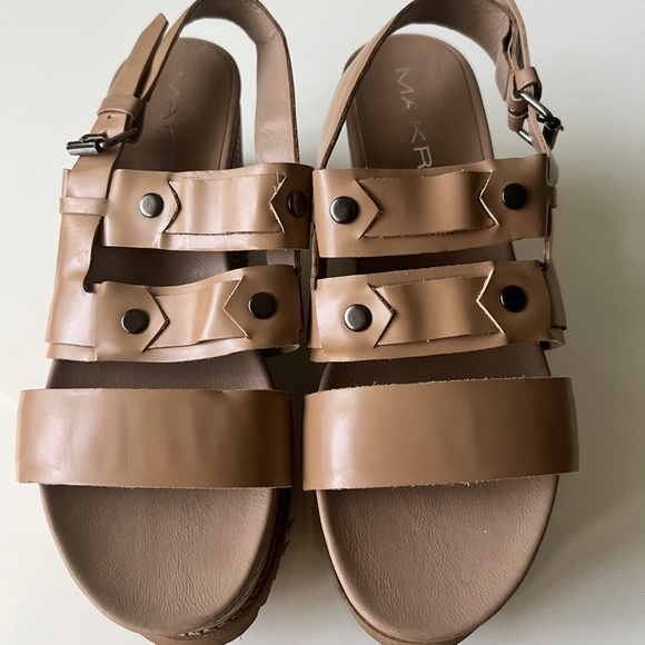 Makris Platform Sandal in Tan - Picture 3 of 4